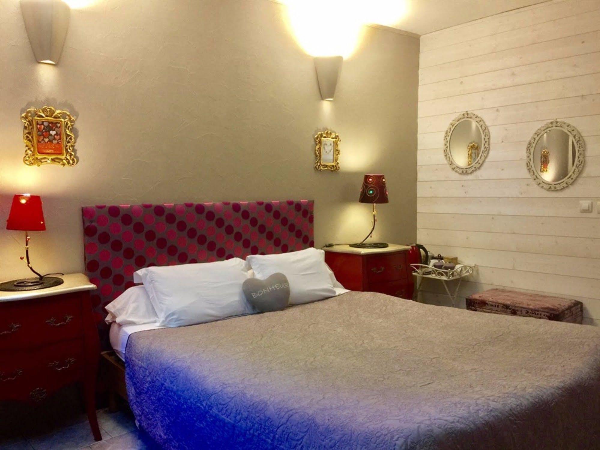 La Clef Des Songes - Chambres Climatisees - Sarlat Centre - Parking Gratuit - Piscine, Spa Et Massages A 400Metres ภายนอก รูปภาพ